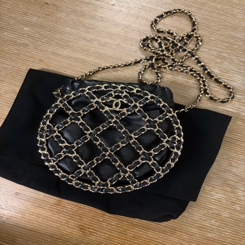 Chanel 圓型硬殼小包