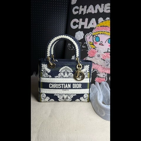 99新Dior戴妃包，藍色刺繡款，中號