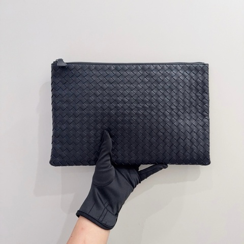 Bottega Veneta 葆蝶家 經典黑色羊皮編織手包 手拿包  尺寸：30*2*19cm 無附件