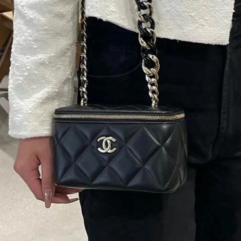 💎Chanel香奈兒｜黑淡金化妝包 拼接不規則鏈條 長盒子 化妝包 鏈條包｜98新31開