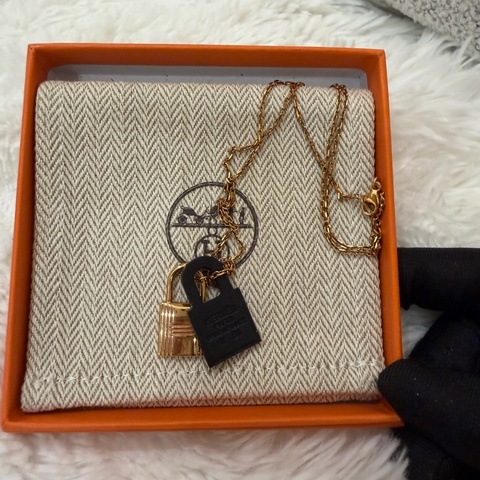 Hermes/ O Kelly 雙鎖頭項鍊/ 黑金
