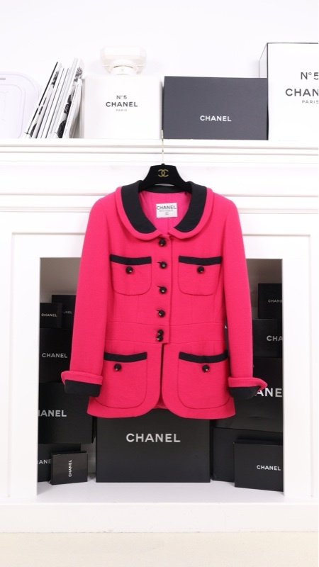 Chanel 1990年秋冬秀款玫红色羊毛黑色娃娃领收腰四口袋外套