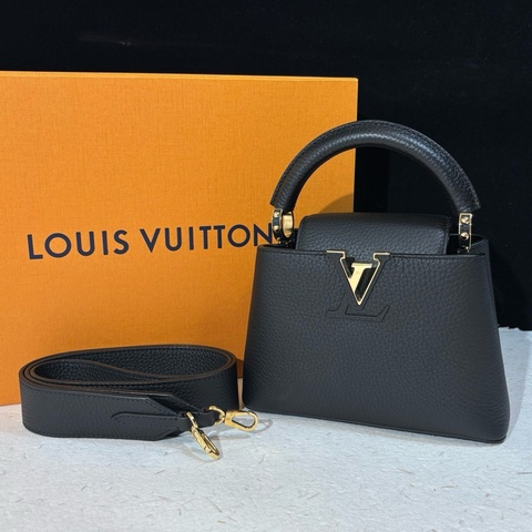 路易威登/Louis Vuitton  Capucines mini 黑金色V扣手提包單肩包斜挎包 芯片款