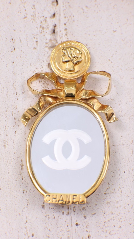 Chanel镜子人像胸针