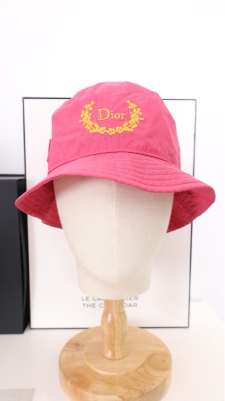 Dior玫红色金色刺绣渔夫帽