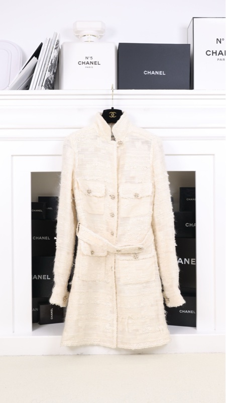 Chanel 06年琉璃扣秋冬高级手工坊系列秀款象牙白真丝混纺立领四口袋外套