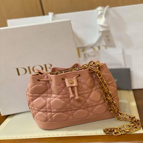 Miss dior 2019玫瑰乾燥粉小水桶包。