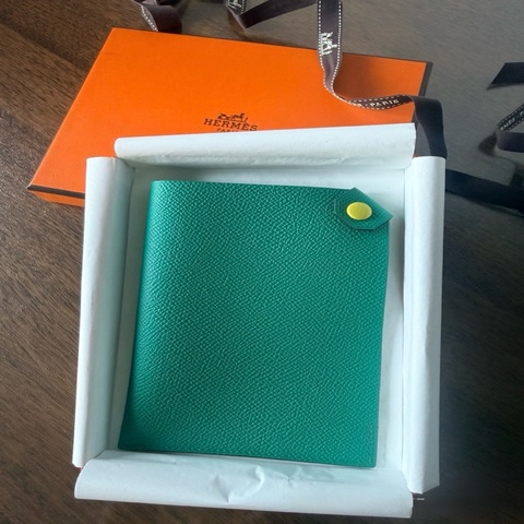 全新 Hermès Tarmac 護照夾｜Epsom 牛皮｜綠玉色｜附原廠盒