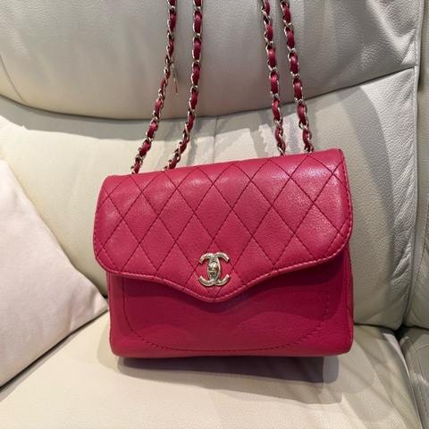 Chanel 小牛皮枚紅季節款classic flap鏈條口蓋包
