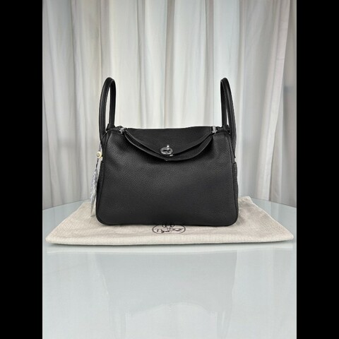 愛馬仕/Hermès lindy30 黑色銀扣 atc皮 實用又百搭 店內現貨。