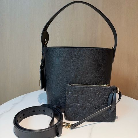 路易威登/Louis Vuitton ALL IN BB 手袋 黑色壓紋粒面牛皮革水桶包手提包斜挎包 芯片款