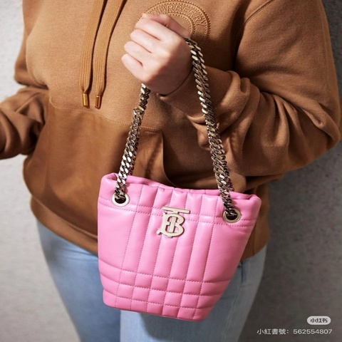 Burberry Lola 羔羊皮小水桶