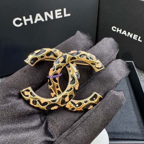Chanel • 22p豹紋胸針