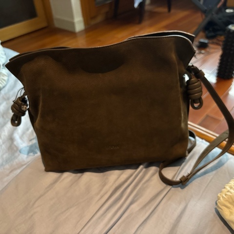 Loewe 中型粒面Nubuck 皮革Flamenco