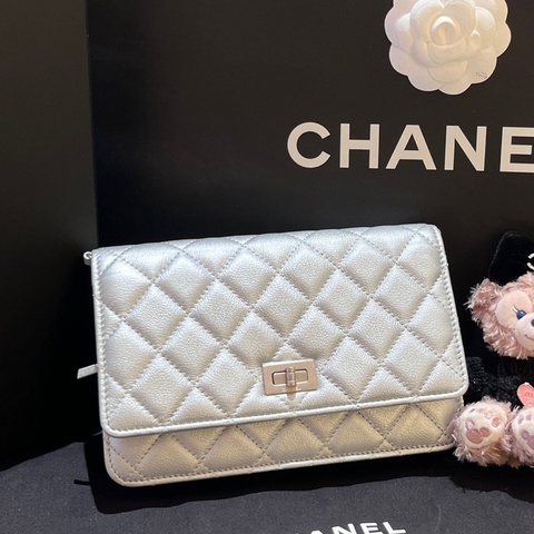 Chanel 香奈兒芯片款 牛皮轉扣2.55woc太空銀鏈條包