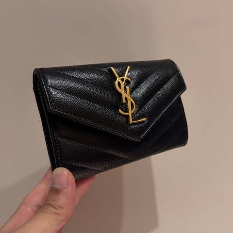 MONOGRAM粒面壓紋皮革小型信封錢包 黑色