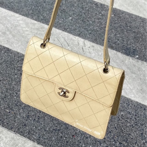 Chanel • 經典奶白色荔枝牛皮銀釦Kelly單肩包