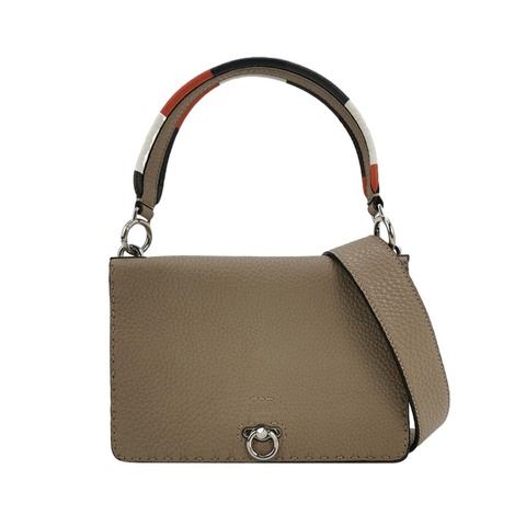 Fendi 芬迪 斜挎包 全原成色 成色98新。