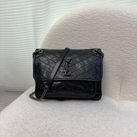 YSL 黑色揉製小牛皮黑鏈中號