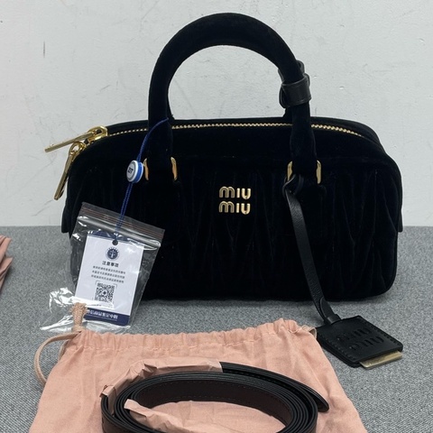 Miumiu繆繆 保齡球 小號 底長23