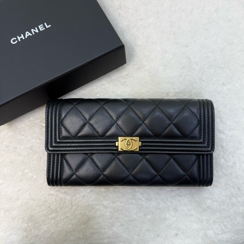 Chanel 黑金羊皮Boy下蓋長夾