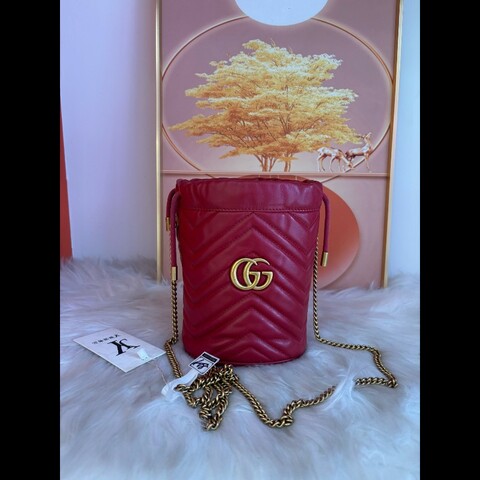 GUCCI古馳 GG Marmont 馬蒙金標Logo絎縫鏈條肩帶抽繩 皮革