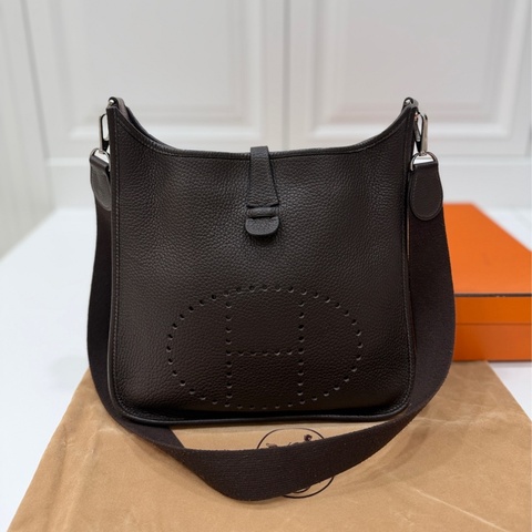 《仙闆名牌精品》Hermes 愛馬仕 Evelyne 29 PM Havana 哈瓦那色 咖啡 肩背包 斜背包 手提包