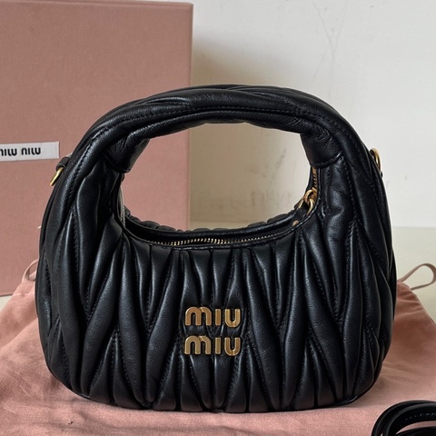 MiuMiu/缪缪 黑金wander mini褶皱羊皮hobo腋下包