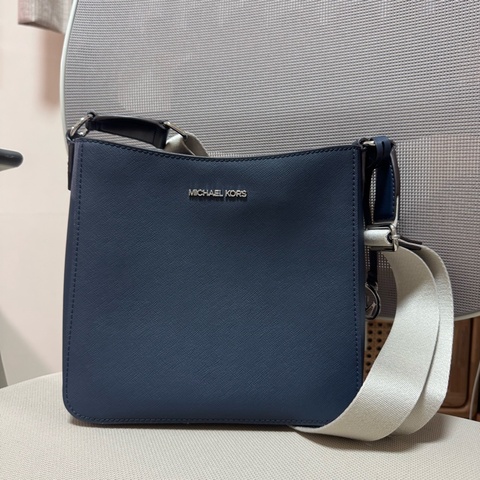 Michael Kors 斜背包