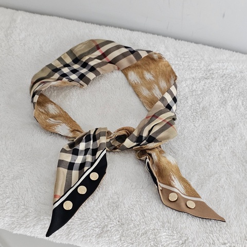 Burberry雙面絲巾