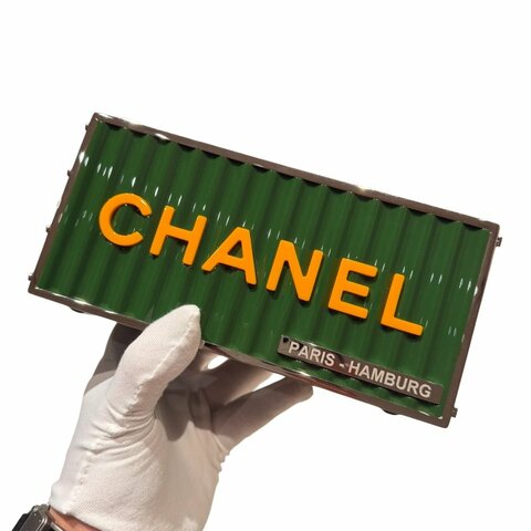 Chanel香奈兒限量秀款集裝箱鏈條包