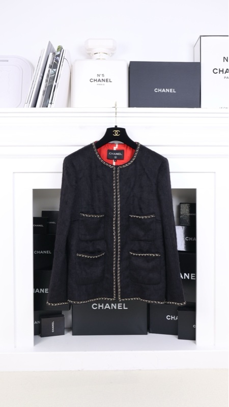 Chanel 19年预告系列马海毛皮穿链滚边四口袋圆领外套