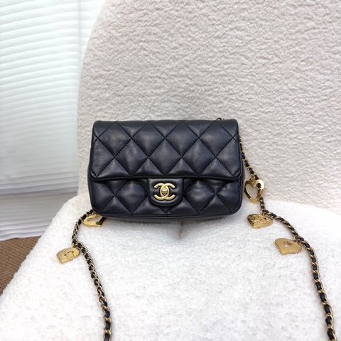 CHANEL黑色羊皮金釦愛心鍊Mini Coco口蓋包AS3457