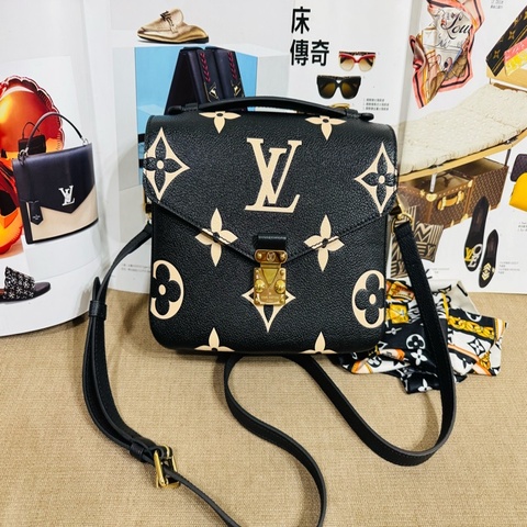 LV Pochette Métis黑白郵差包，經典Monogram老花設計，黑色粒面牛皮+白色壓紋