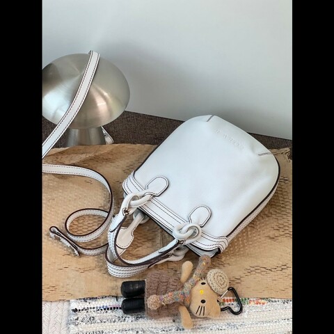 loewe羅意威白色小號紐結手拎斜挎包