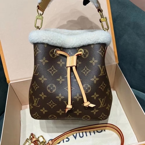 【精選美品❤️】Lv兔毛泰迪🐻水桶包