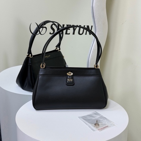 Dior • 經典Key系列黑金牛皮手袋