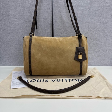 Louis Vuitton 路易威登 Express 中號黃色麂皮 腋下包單肩斜挎手提包 新款芯片 25年小票 尺寸：36x24x18.5cm 附件：小票、塵袋。