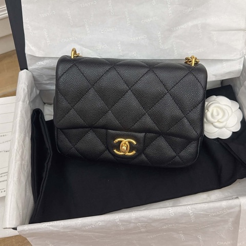 Chanel 愛心調節釦口蓋包24P🖤