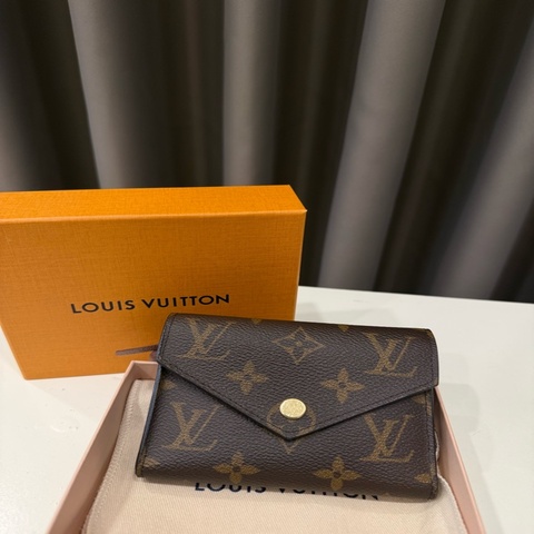 （包況漂亮）Louis vuitton路易威登LV VICTORINE三折信封零錢袋釦式短夾