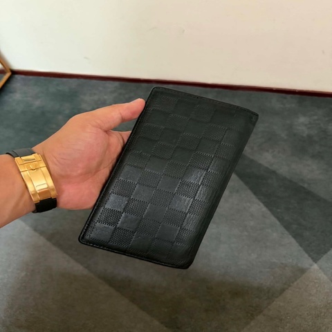 Lv經典黑棋盤格壓紋對開長夾