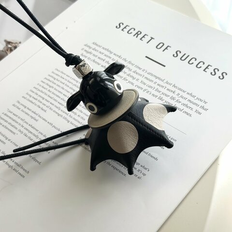 LOEWE 波波小精靈吊飾