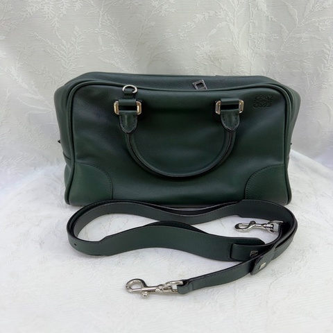 這款 LOEWE Amazona 75 肩背包
