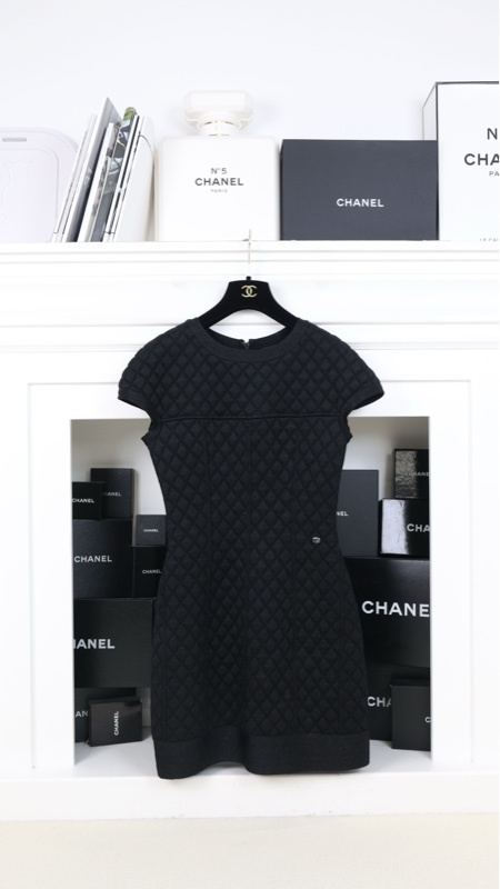 Chanel 13年秋冬高级系列黑色菱格纹无袖连衣裙