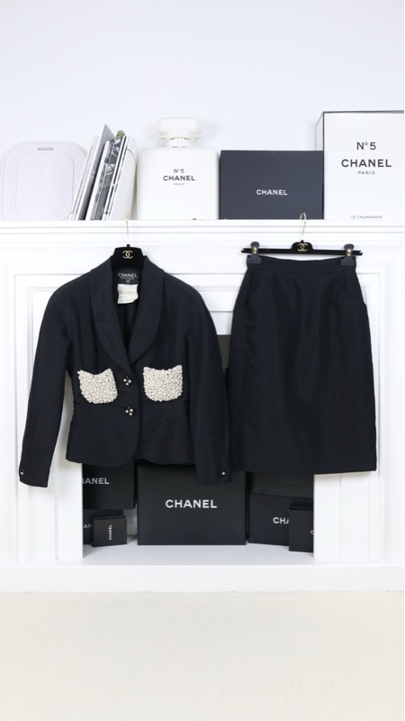Chanel 90年秀款黑色翻领珍珠两口袋外套半裙套装FR38 24.5