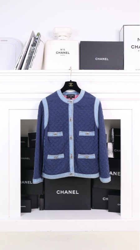Chanel 20P春夏预告蓝色丹宁牛仔菱格纹钻扣四口袋外套