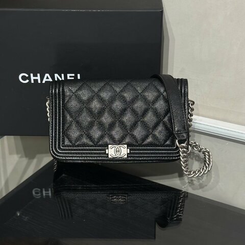 CHANEL Boy粒面牛皮手機包 - 黑銀