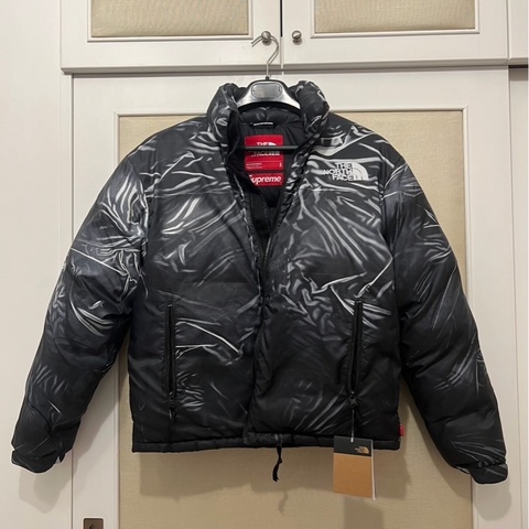 Supreme x The North Face 羽絨外套