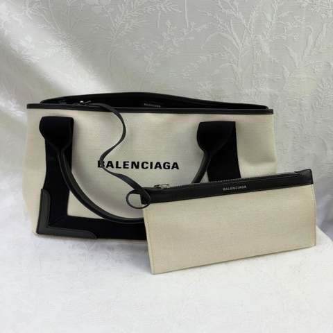 這款 Balenciaga Navy Cabas 手袋