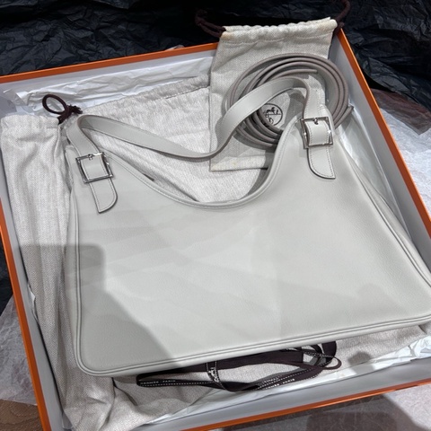 Hermes 愛馬仕 白色銀扣massai cut雲朵腋下包 框o刻 盒子 塵袋 32*18*7